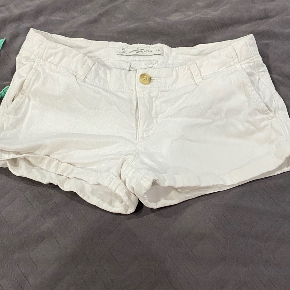 White Abercrombie and Fitch shorts size 00